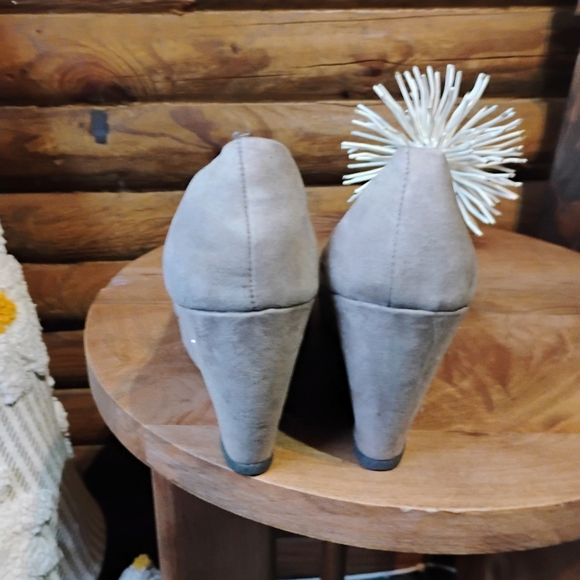 Apt 9 Womens Taupe Beige Faux Suede Wedge - Picture 4 of 7